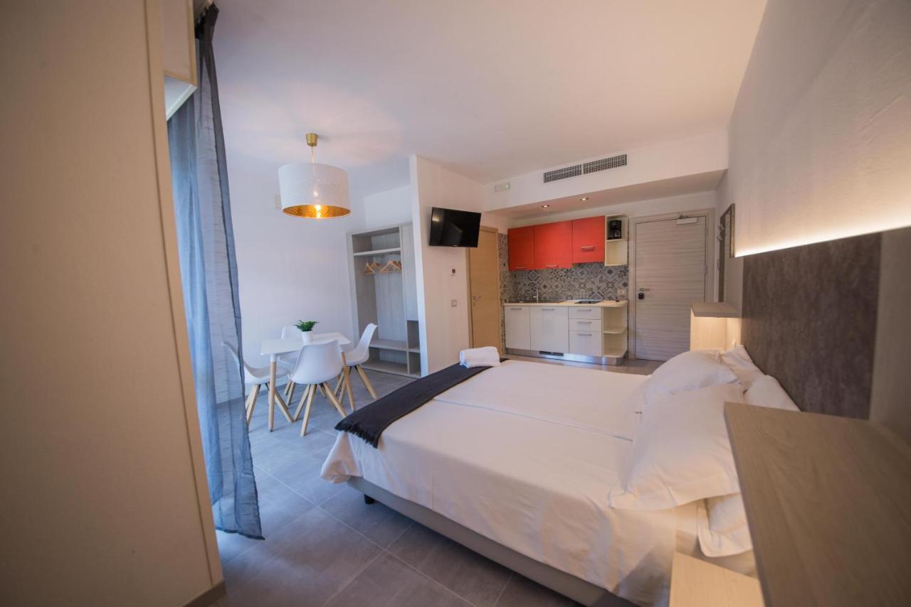 Cristine Aparthotel
