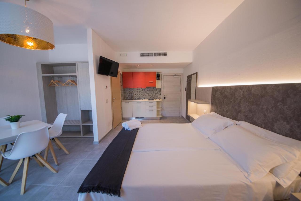 Cristine Aparthotel 2*